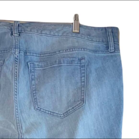 Torrid Women's Jeans Distressed Boyfriend High Rise Light Wash Plus Size 20 - Picture 6 of 8